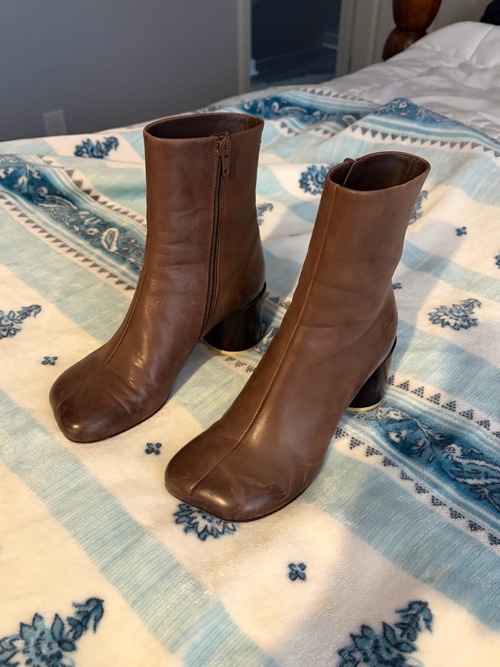 MM6 Anatomic Brown Heels